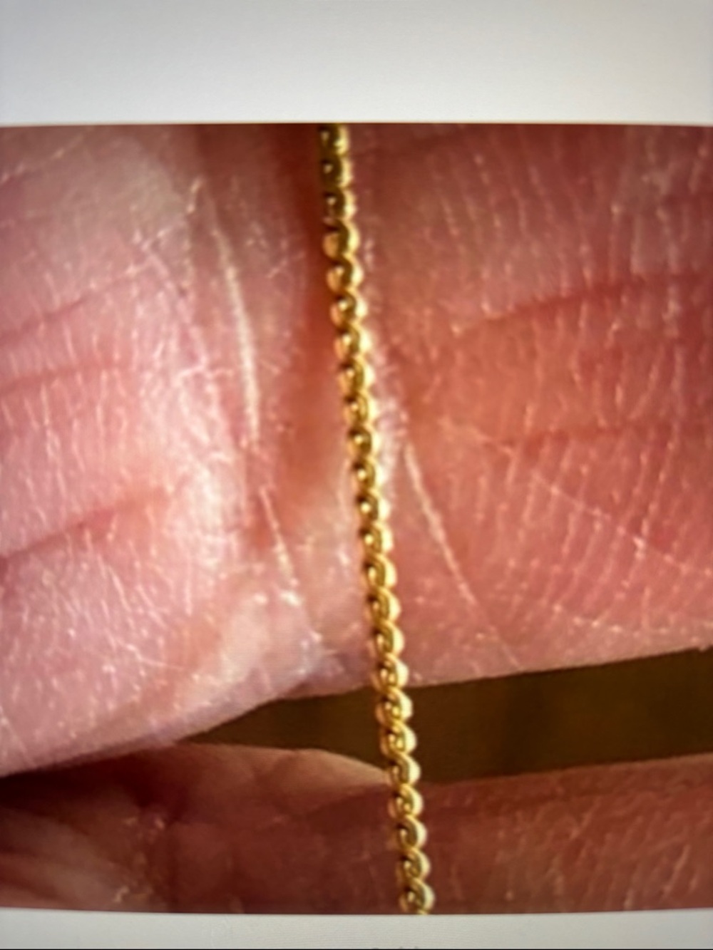 18k Elegant Gold Chain Necklace - Timeless Women's Jewelry - Picture 2 of 4